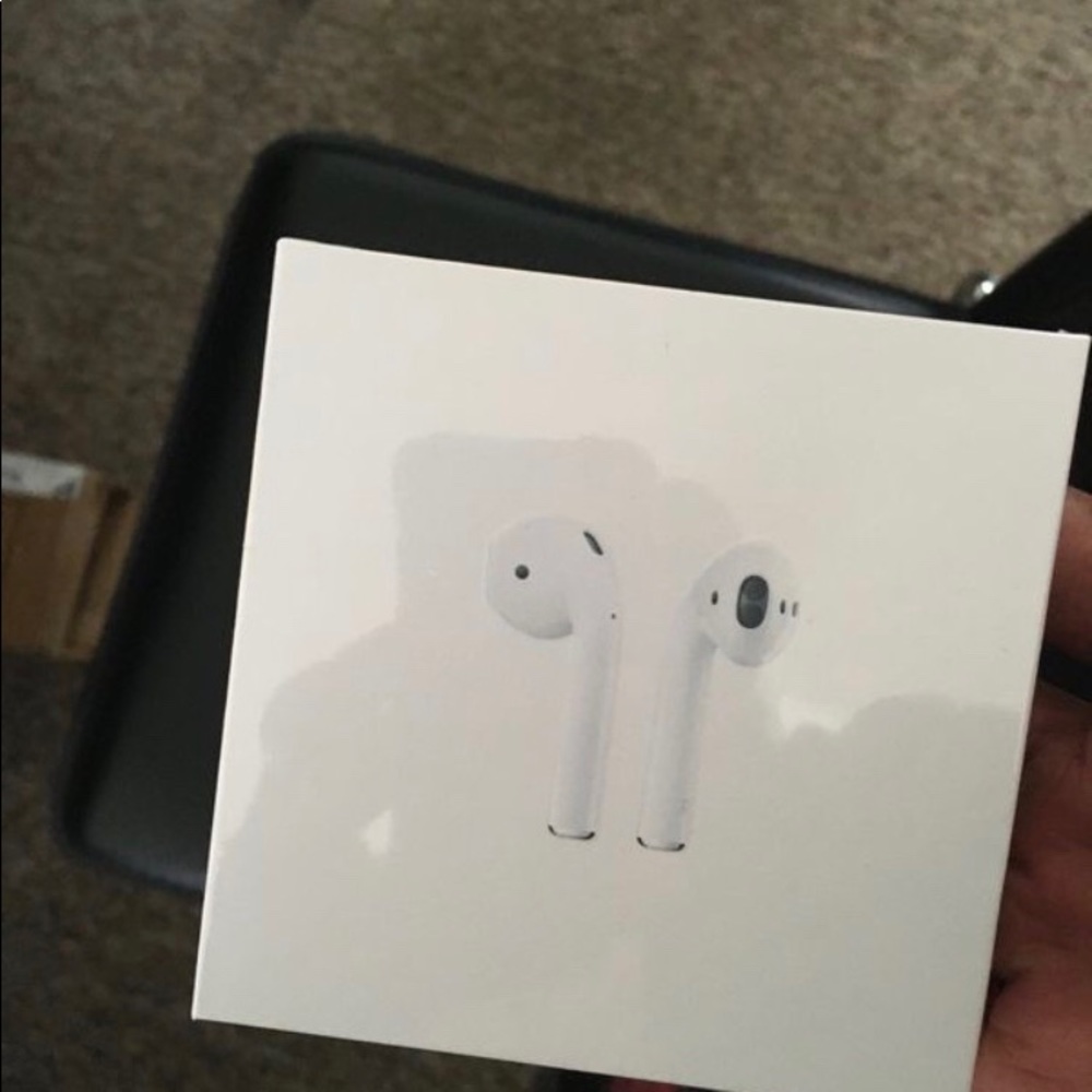 Air Pods Second Generation - image 3